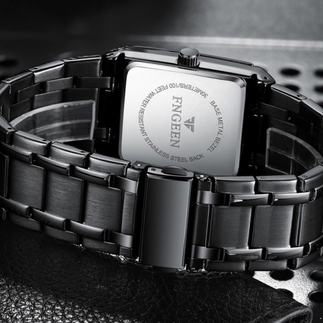 мужские часы с металлическим ремешком на руку