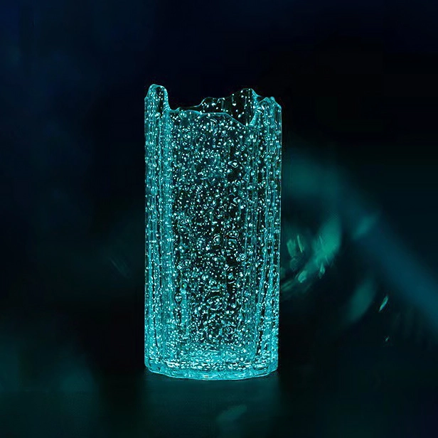 ваза яка світиться в темряві