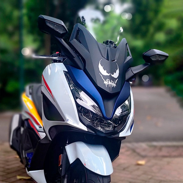 наклейка с веномом