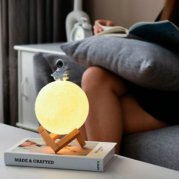 светильник Космонавт на луне