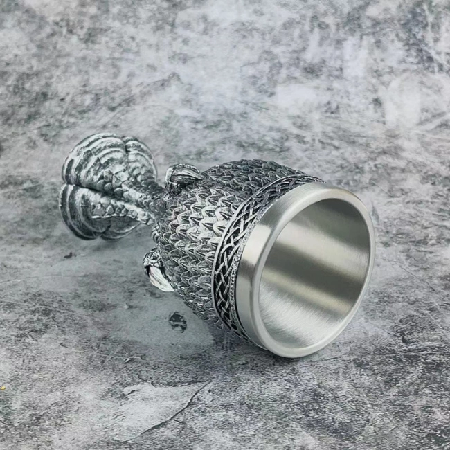 бокал винный с ножкой