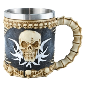 кружка с черепом и костями