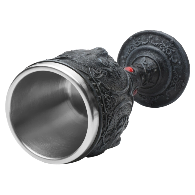 винний бокал з вовком