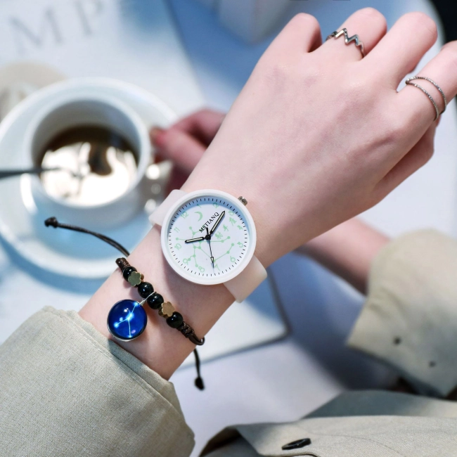 годинник із сяючим ремінцем