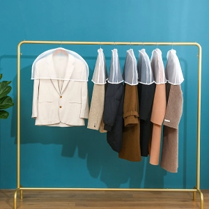 короткий чехол на одежду