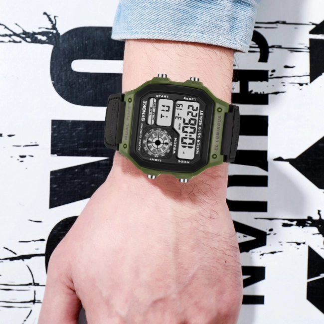 тактичний електронний годинник на руку