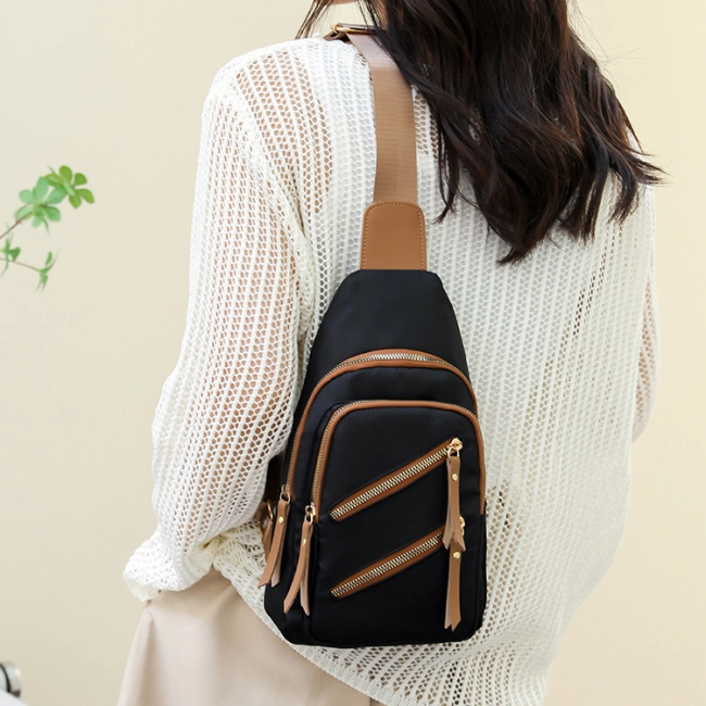 жіноча нагрудна сумка через плече