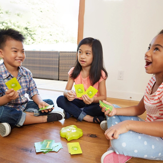 карткова гра mattel gas out