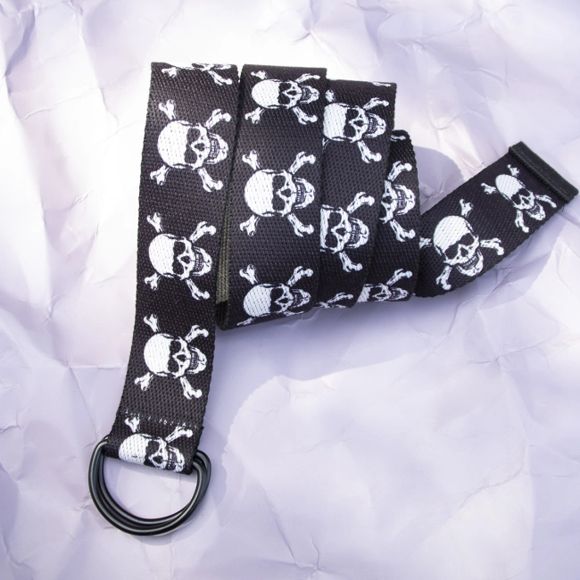 ремень с рисунком черепов