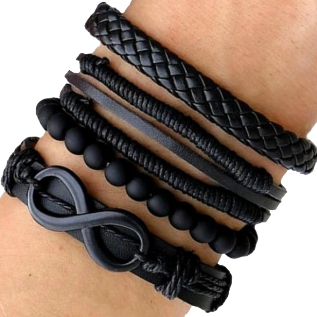 набір шкіряних браслетів