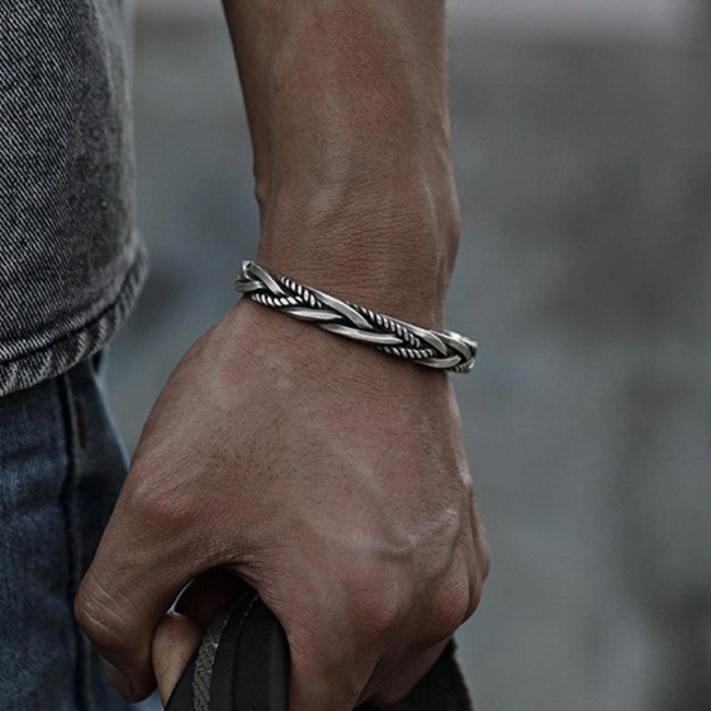 відкритий браслет