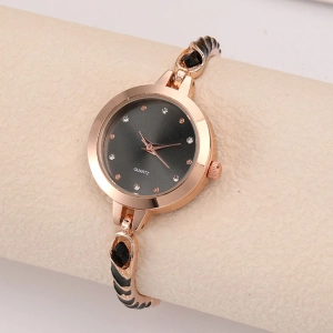 женские наручные кварцевые часы