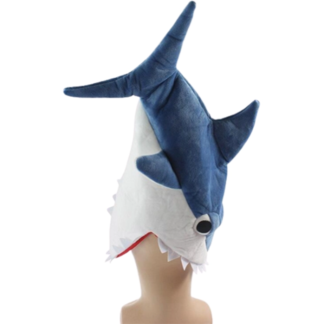 Шапка в виде акулы