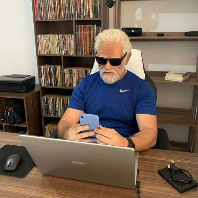 маска пожилого человека