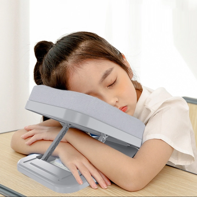 подушка для сна за столом