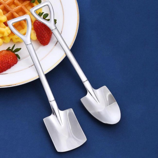 ложки у формі лопат