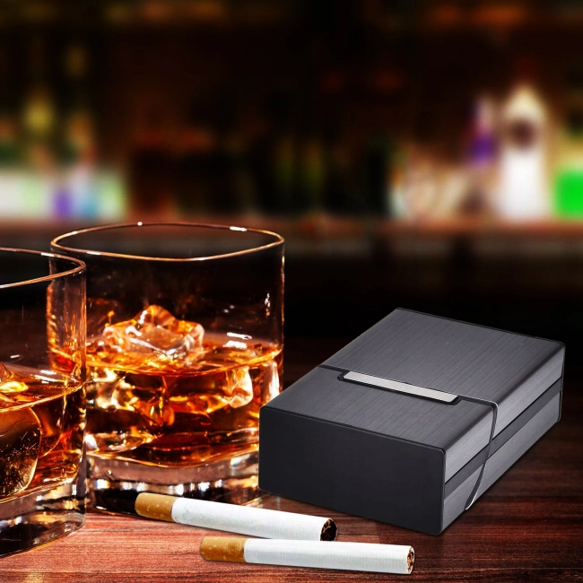 Ручной портсигар