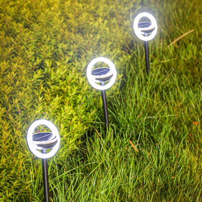 Підсвічування для саду на сонячних батареях