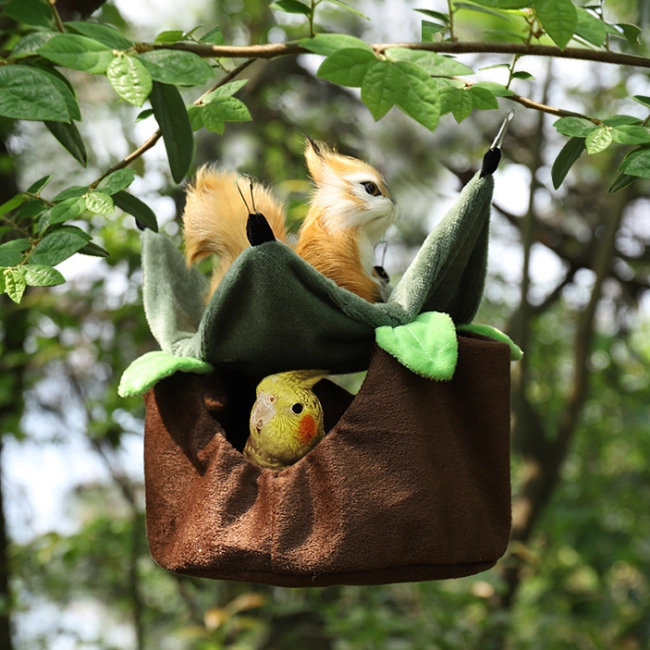 Гніздо з тканини