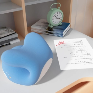 подушка для сна за столом