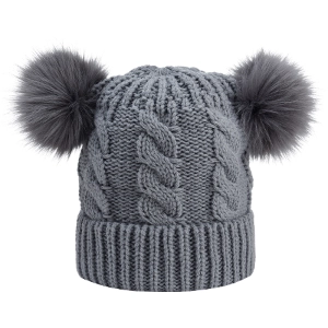 Шапка з помпонами Шапка з помпонами