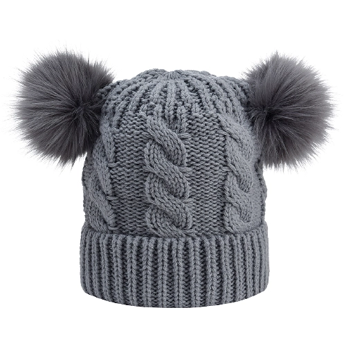 Шапка з помпонами