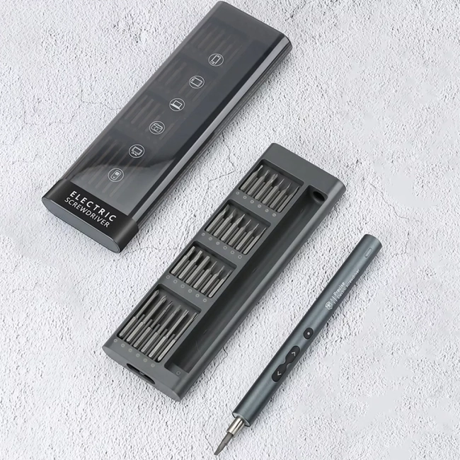 комплект с отверткой и битами