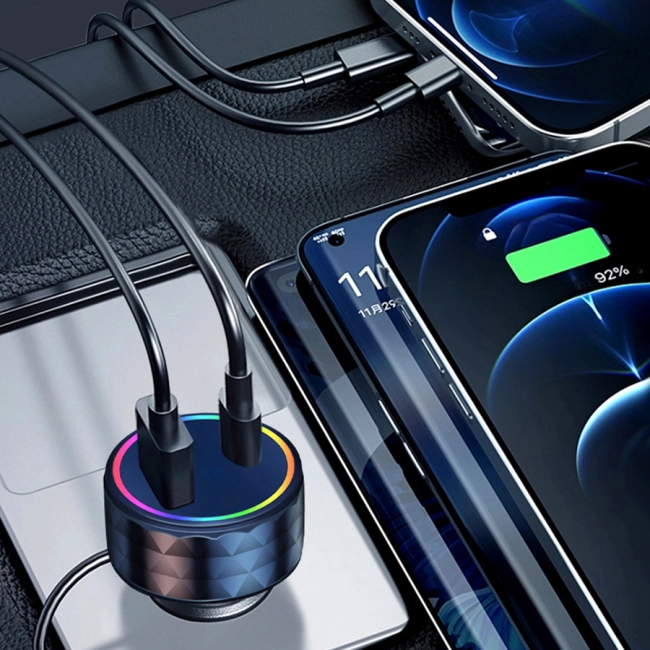 зарядное устройство с кабелями в автомобиль