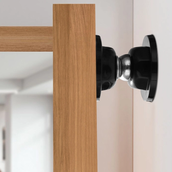 Магнітний дверний доводчик