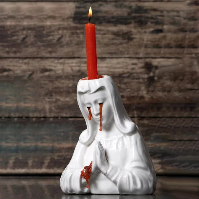 подсвечник с женщиной