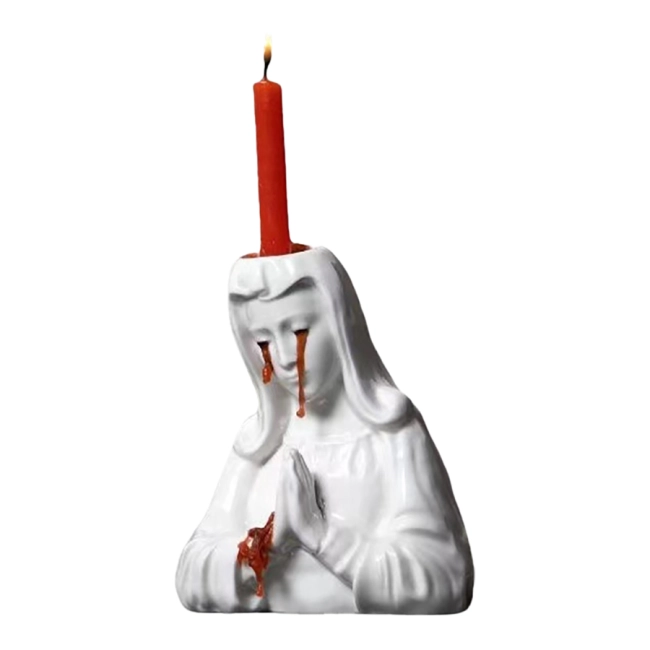 подсвечник в виде женщины