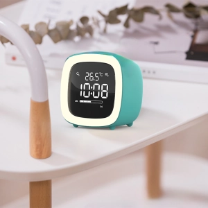 Настільний годинник з вимірником температури та підсвічуванням годинник з вимірювачем температури