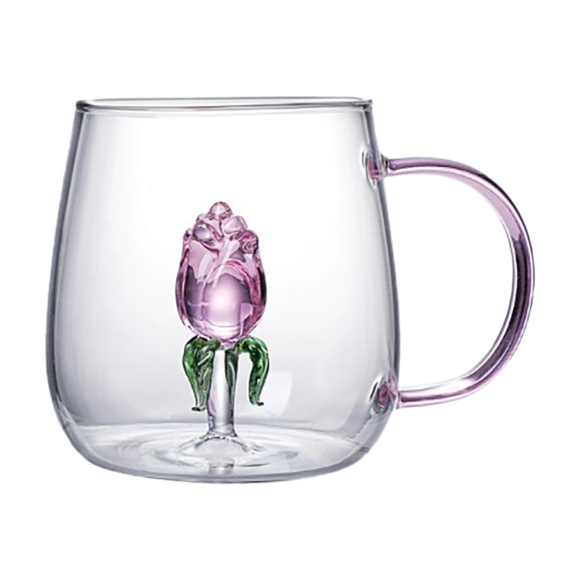 чашка з трояндою на дні