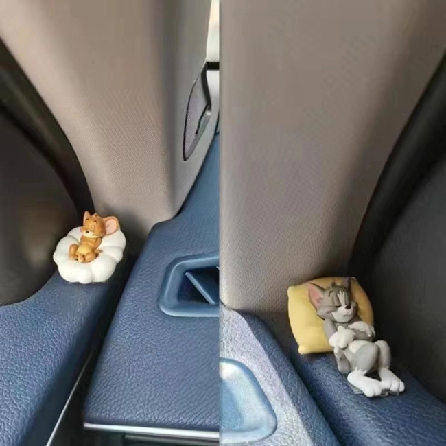 фігурки том і джеррі в машину