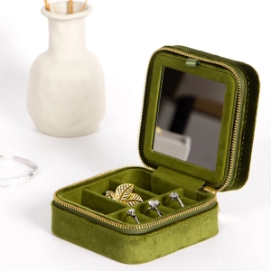 Маленькая шкатулка для украшений