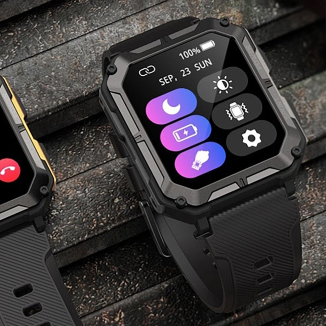 смарт годинник з металевим браслетом