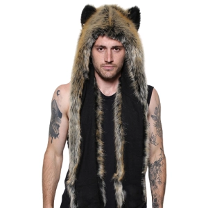 Мужская шапка волк