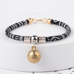 Маленький нашийник з дзвіночком для тварин Маленький нашийник