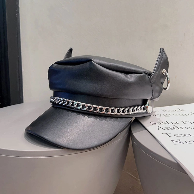 Жіночий картуз із козирком