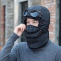 Мужская шапка с линзой