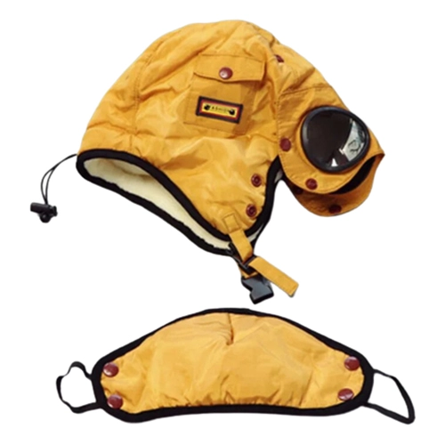 Жіноча шапка з лінзою