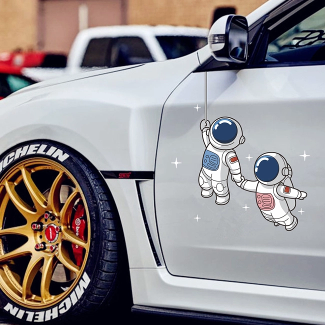 наклейка космонавт для машины