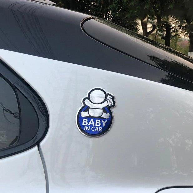 Наклейка ребенок в авто