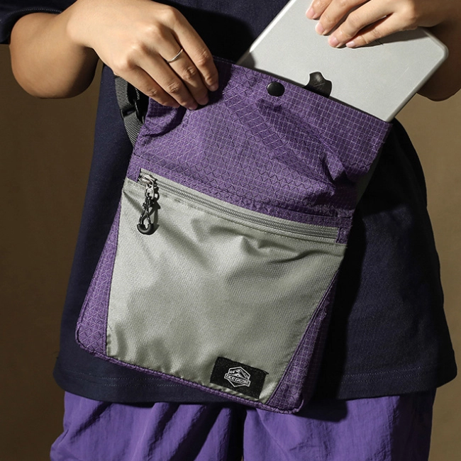 Сумка через плечо с регулируемым ремнем