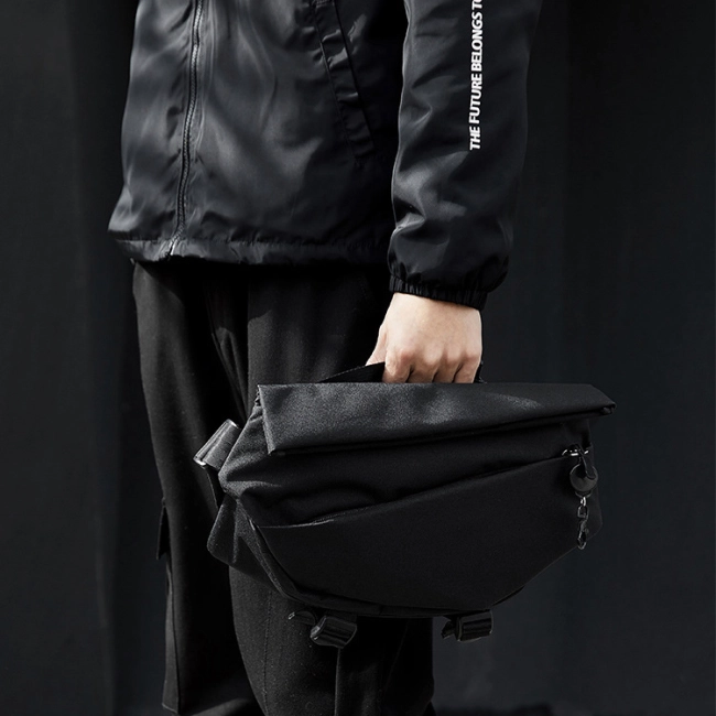 наплечная сумка бананка