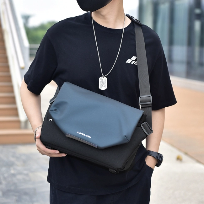 Сумка на ремне через плечо