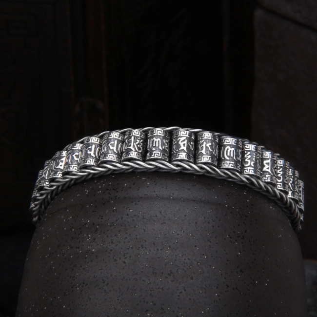мужской браслет с иероглифами
