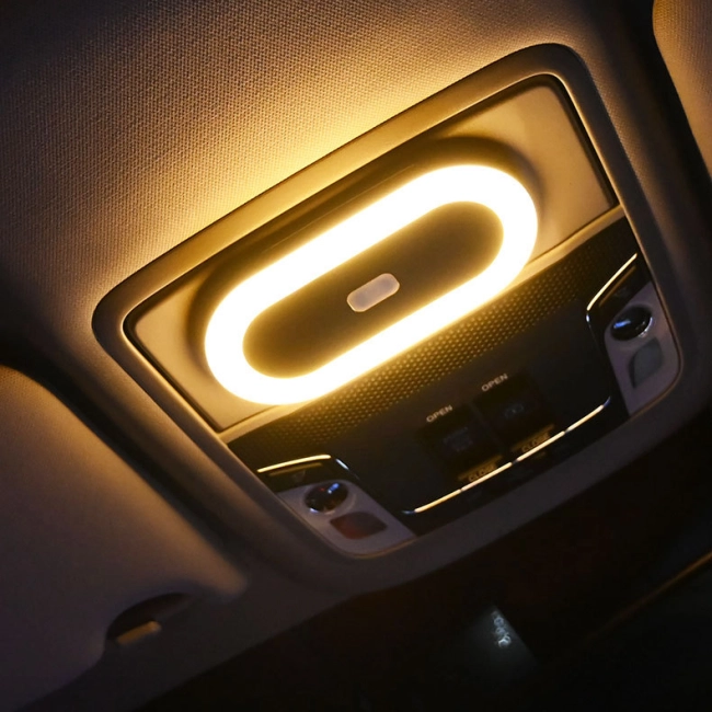 Светильник в салон автомобиля