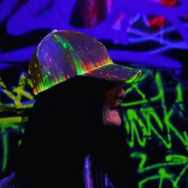 Кепка светящаяся