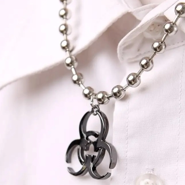 кулон биологическая опасность